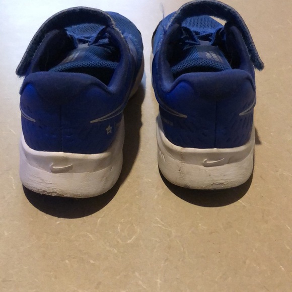 Boys size 11 running shoes - Picture 4 of 8